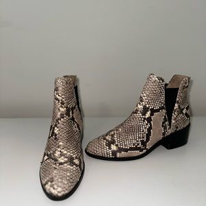 Steve Madden Snake Print Ankle Chelsea Boots, Size 9